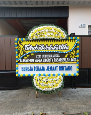 Papan Bunga Duka di Silaen
